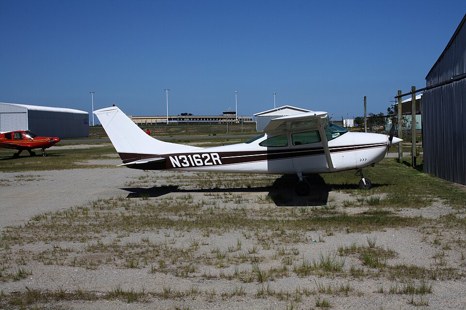 Aircraft registered N3162R