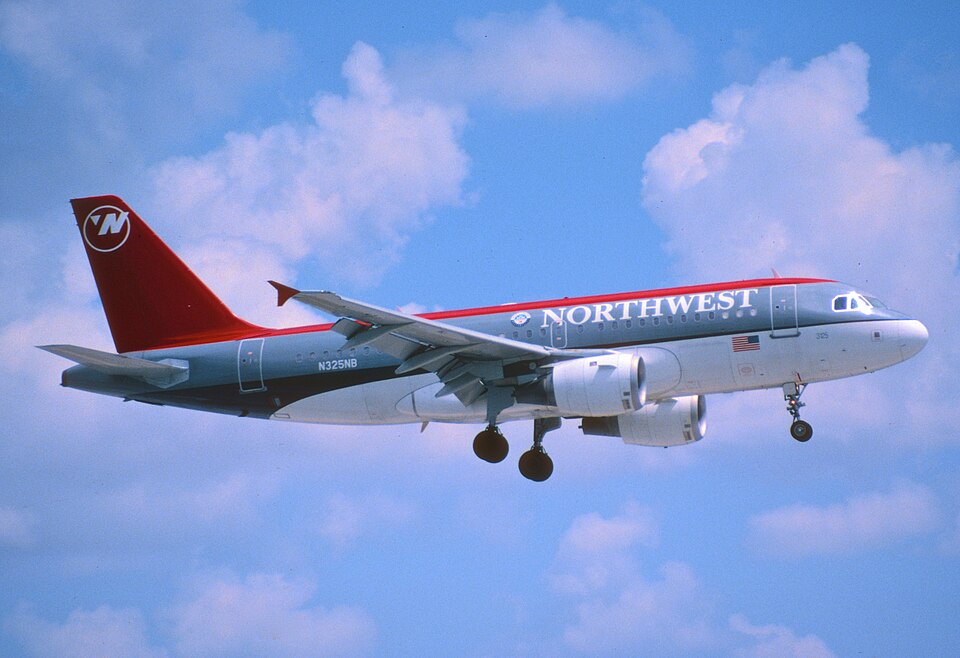 Aircraft registered N325NB