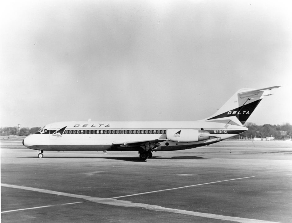 Aircraft registered N3305L