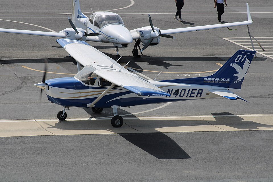 Aircraft registered N401ER
