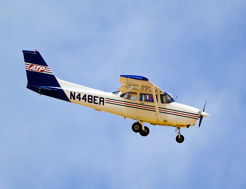 Aircraft registered N448ER