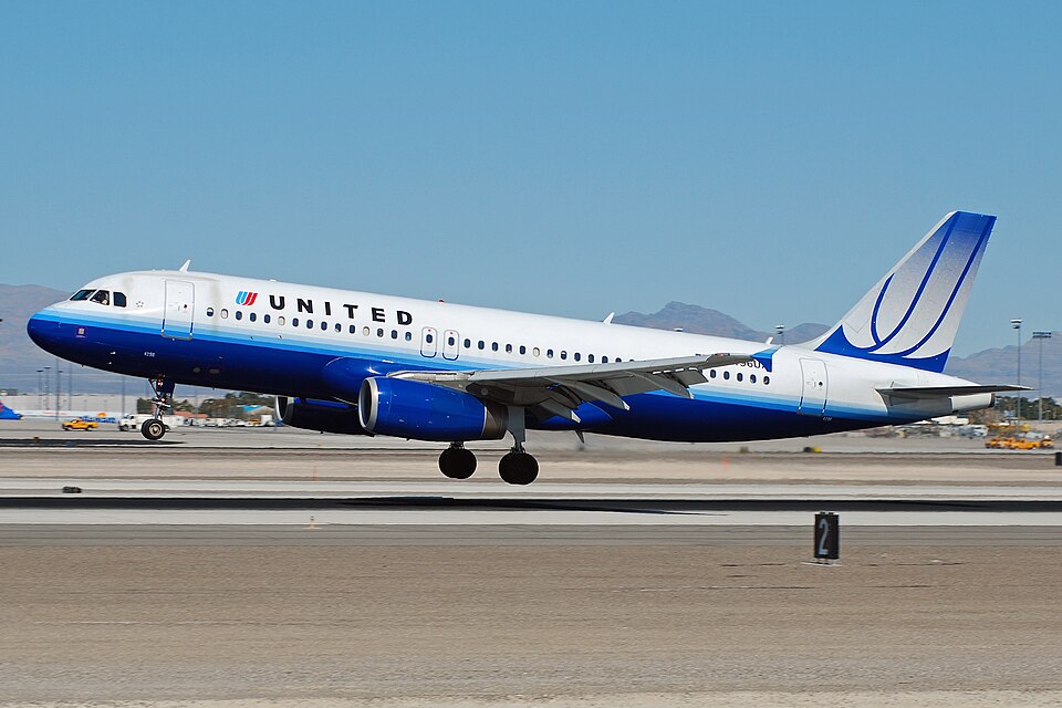 Aircraft registered N496UA