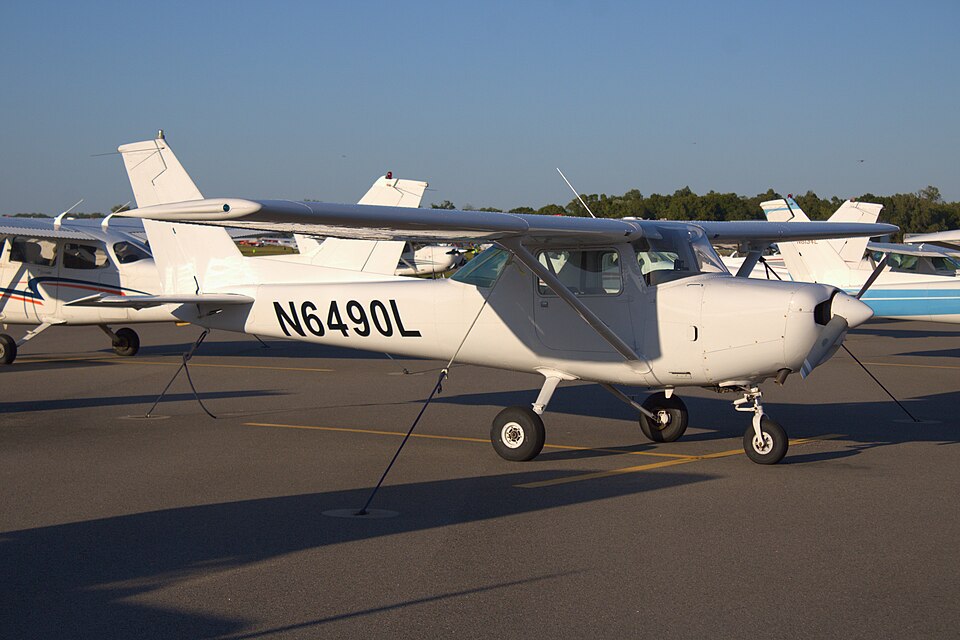Aircraft registered N6490L