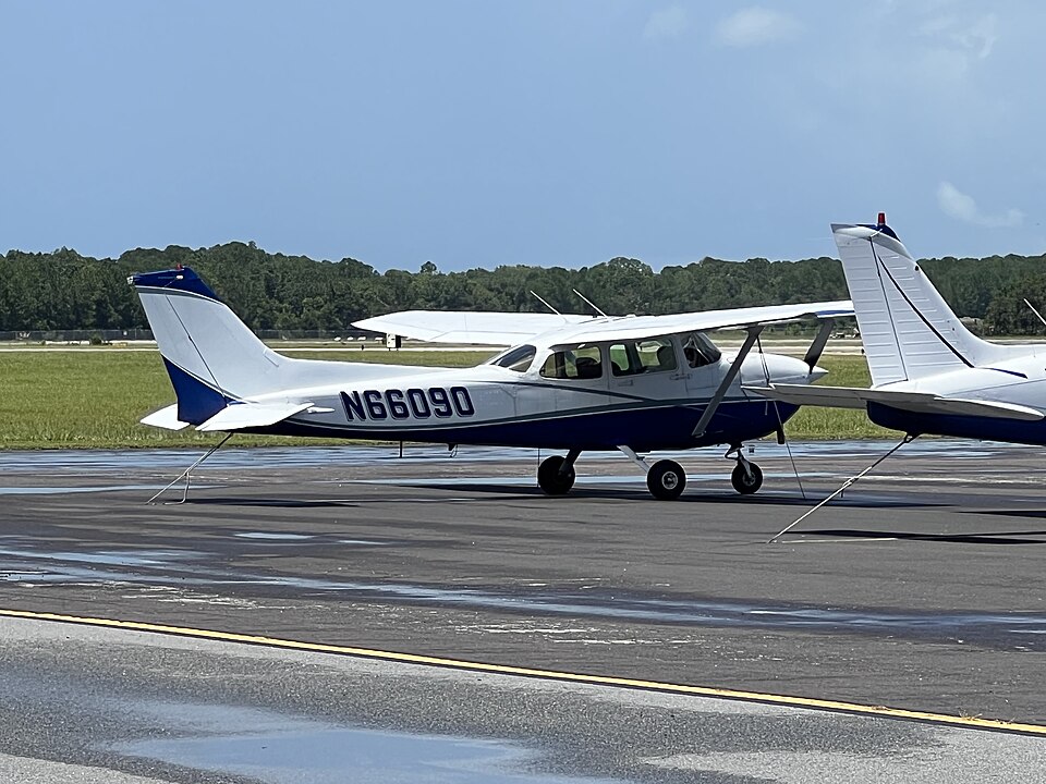 Aircraft registered N66090