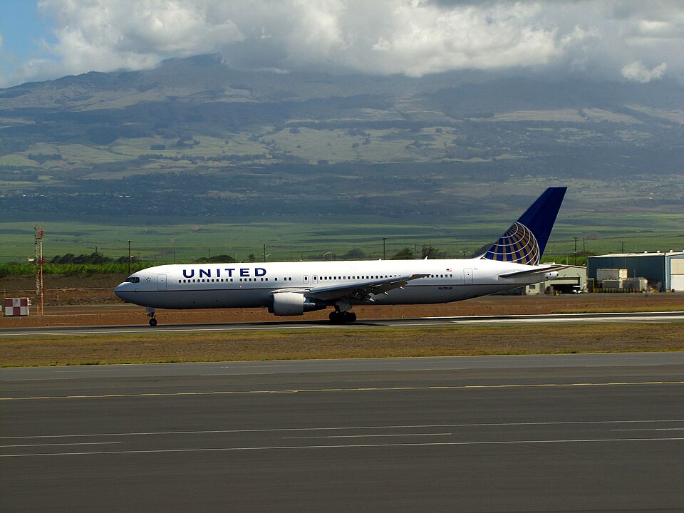 Aircraft registered N670UA