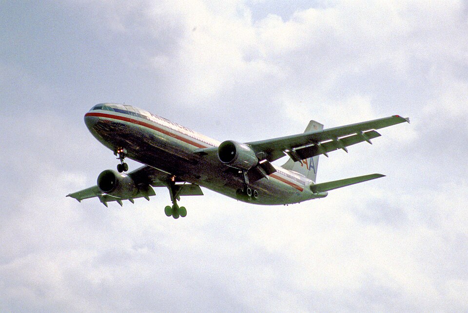 Aircraft registered N7062A