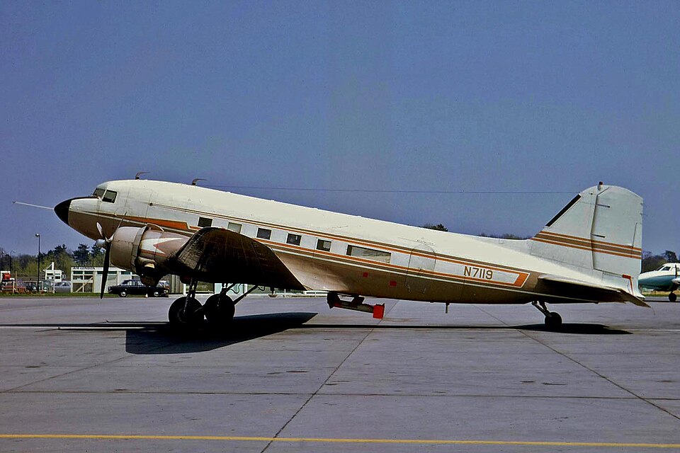 Aircraft registered N7119