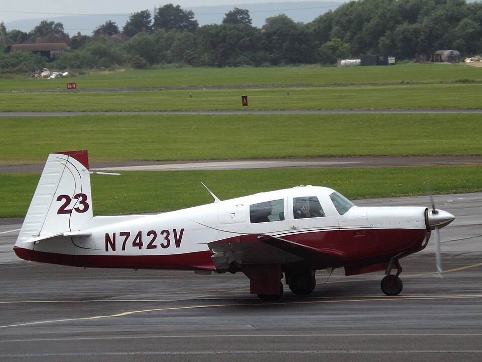 Aircraft registered N7423V