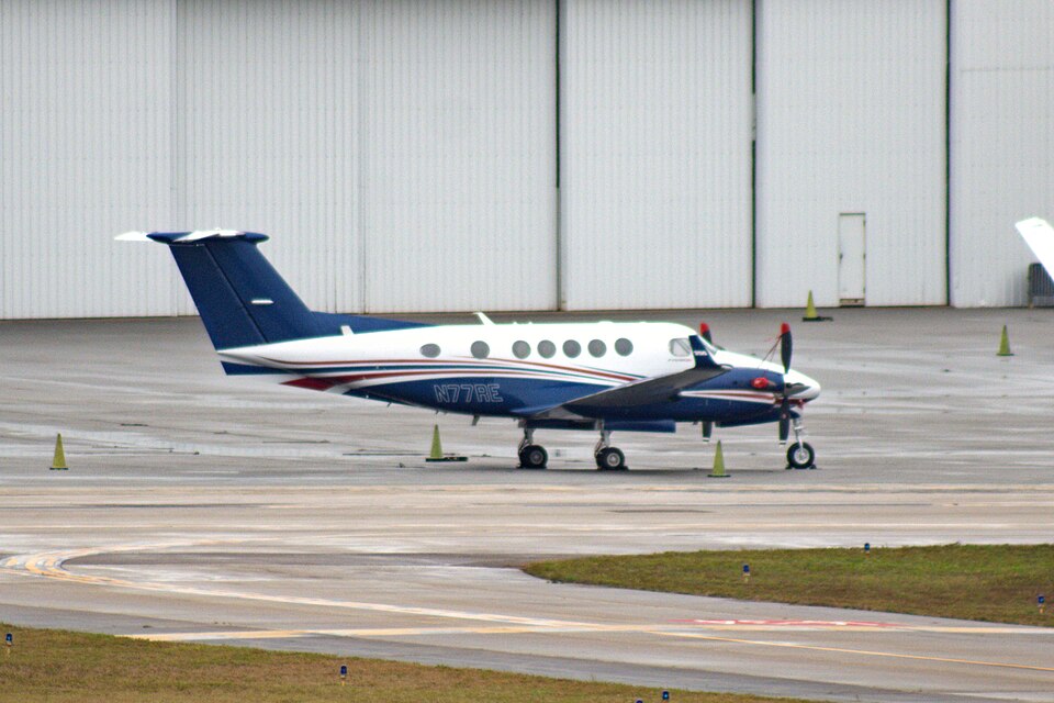 Aircraft registered N77RE