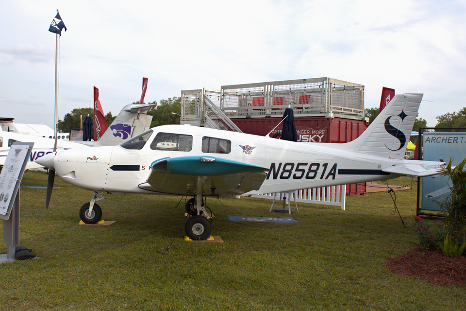 Aircraft registered N8581A