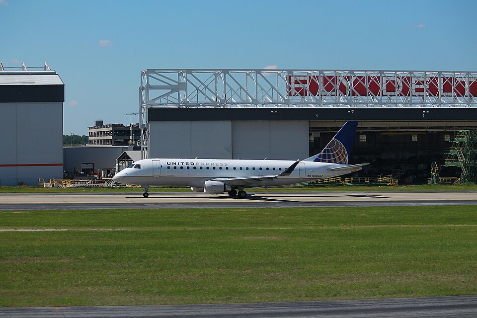 Aircraft registered N88327