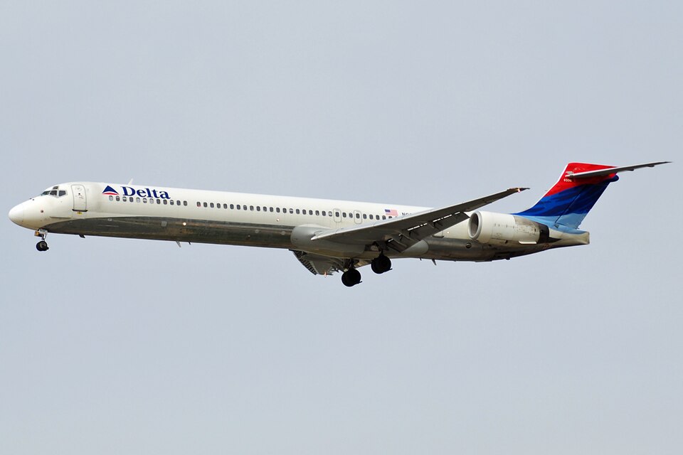 Aircraft registered N906DA