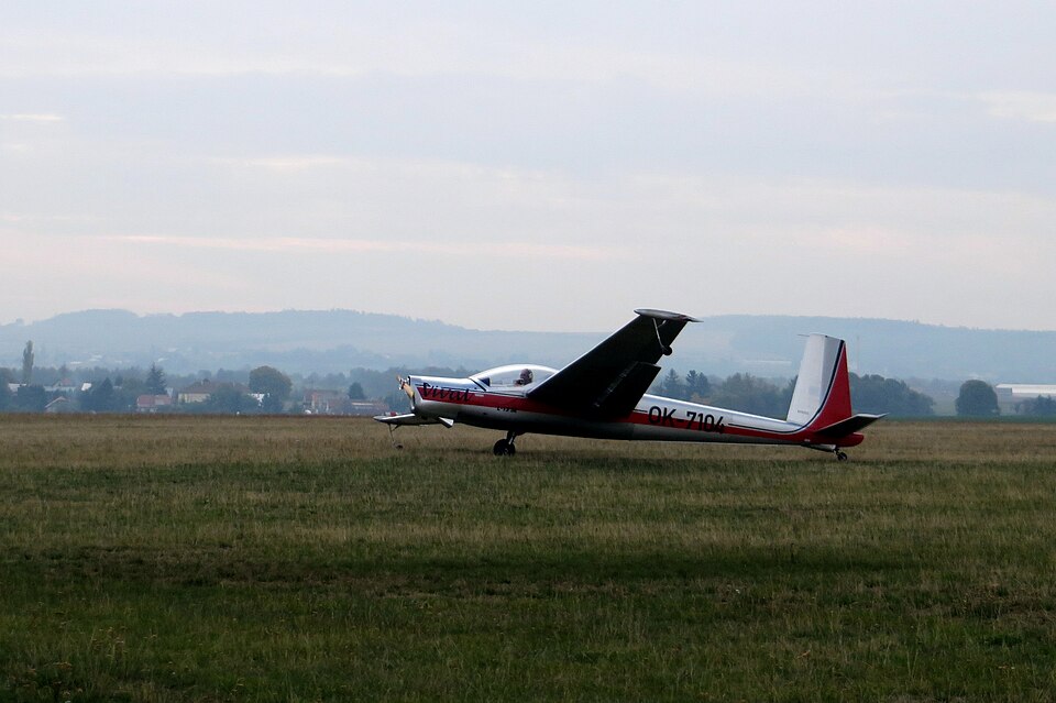 Aircraft registered OK-7104