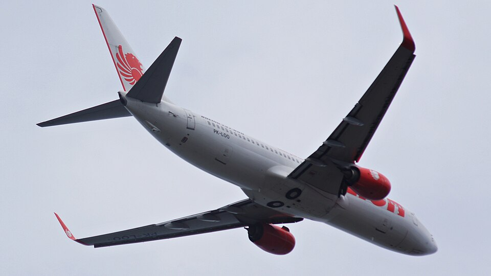 Aircraft registered PK-LOO