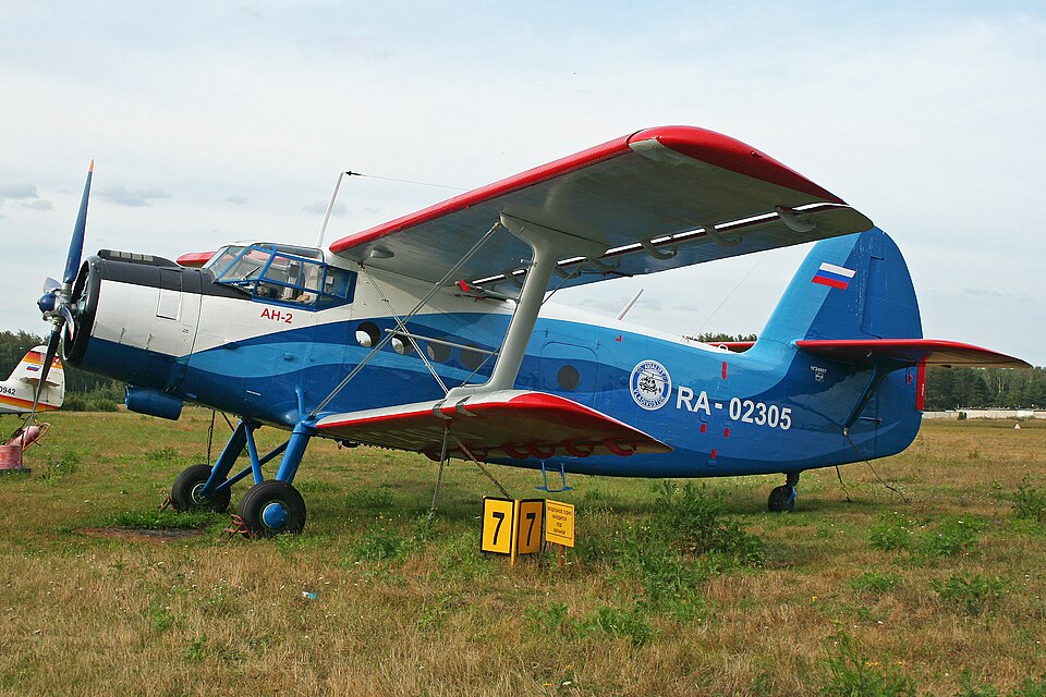 Aircraft registered RA-02305