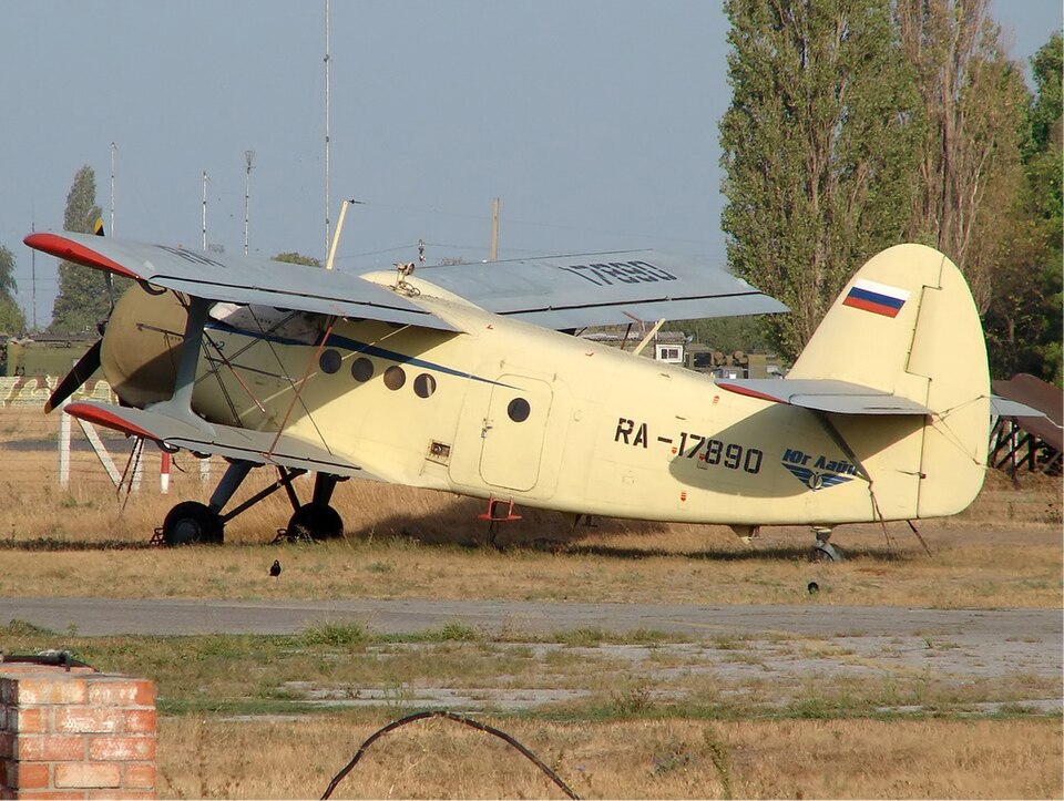 Aircraft registered RA-17890