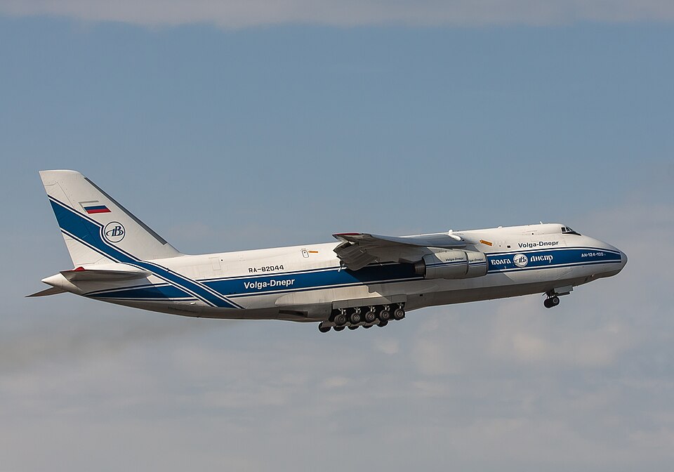 Aircraft registered RA-82044