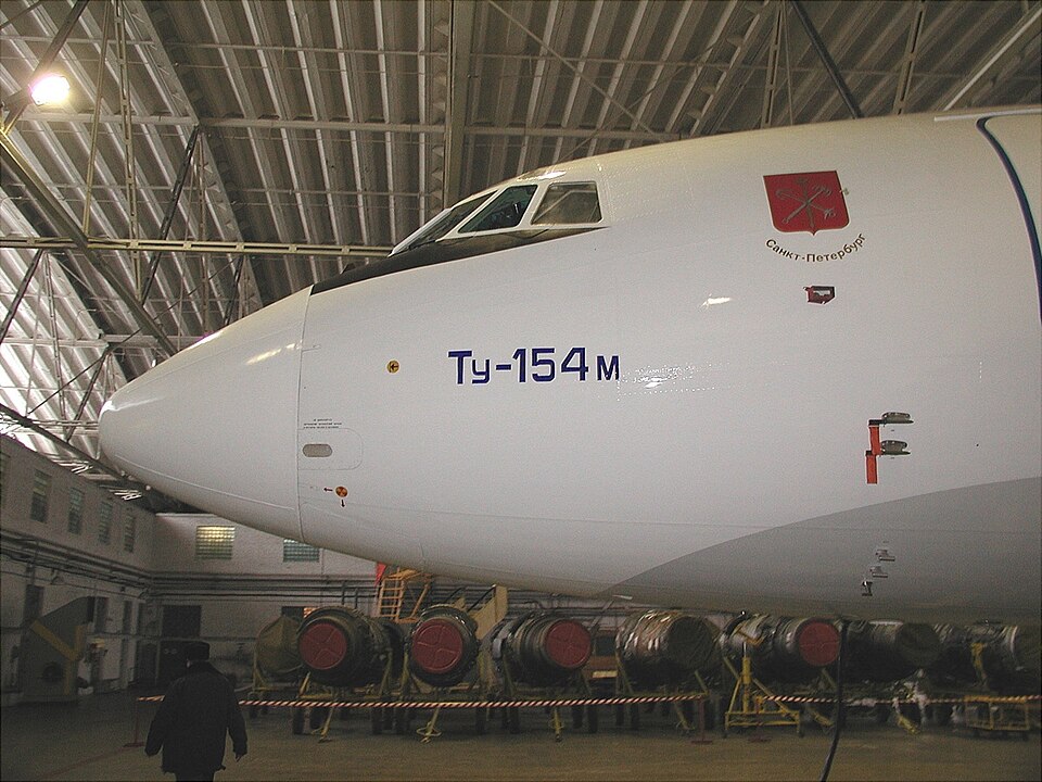 Aircraft registered RA-85185