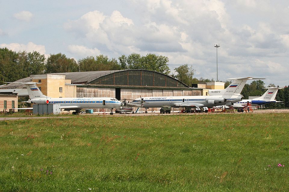 Aircraft registered RA-85572
