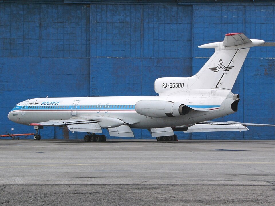 Aircraft registered RA-85588