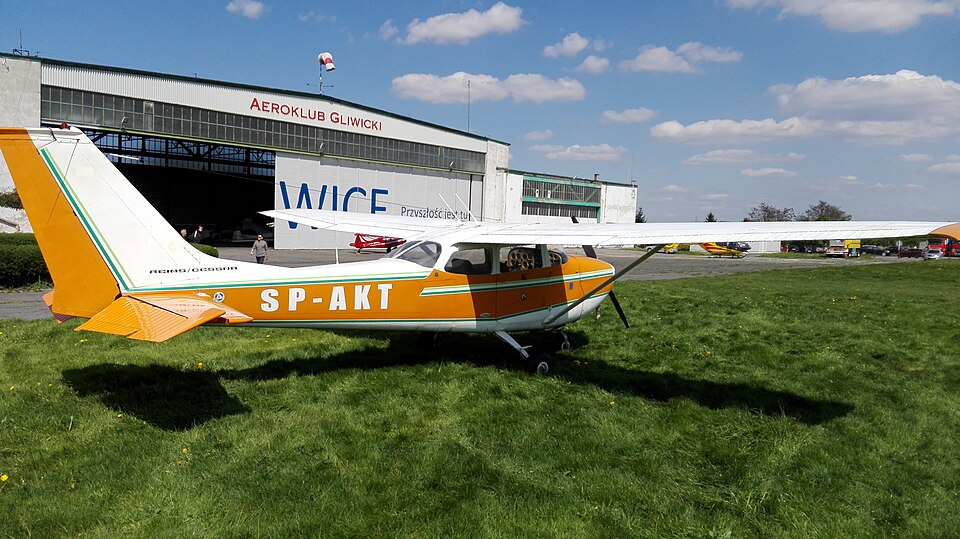 Aircraft registered SP-AKT