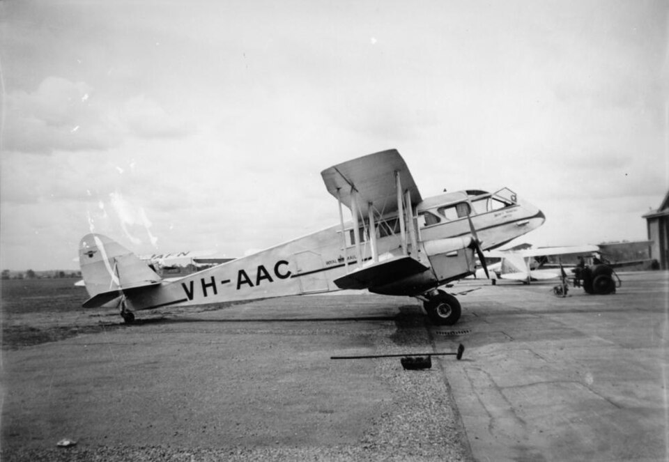 Aircraft registered VH-AAC