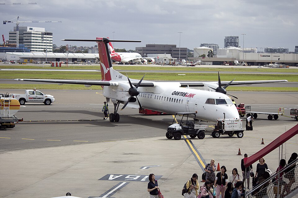 Aircraft registered VH-OQL
