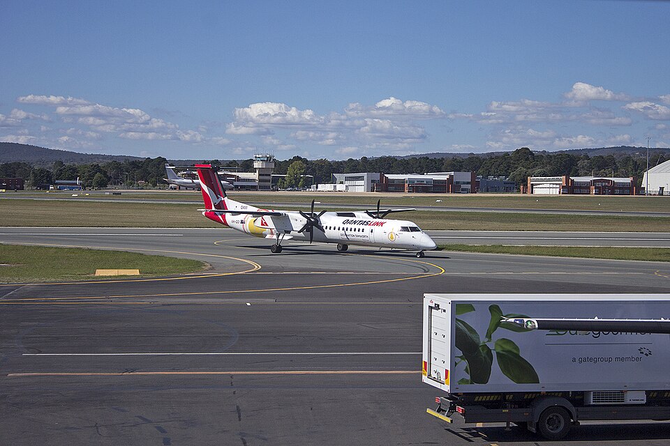 Aircraft registered VH-QOI