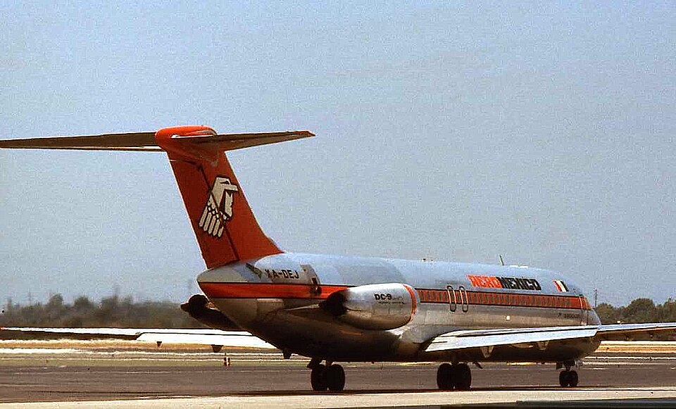 Aircraft registered XA-DEJ